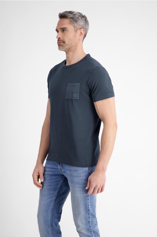 T SHIRT MET BORSTZAK 2543036 485 CLASSIC NAVY